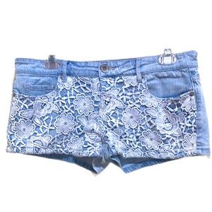 AEROPOSTALE BLUE FRONT LACE APPLIQUÉ MINI JEAN SHORTS SZ 7/8